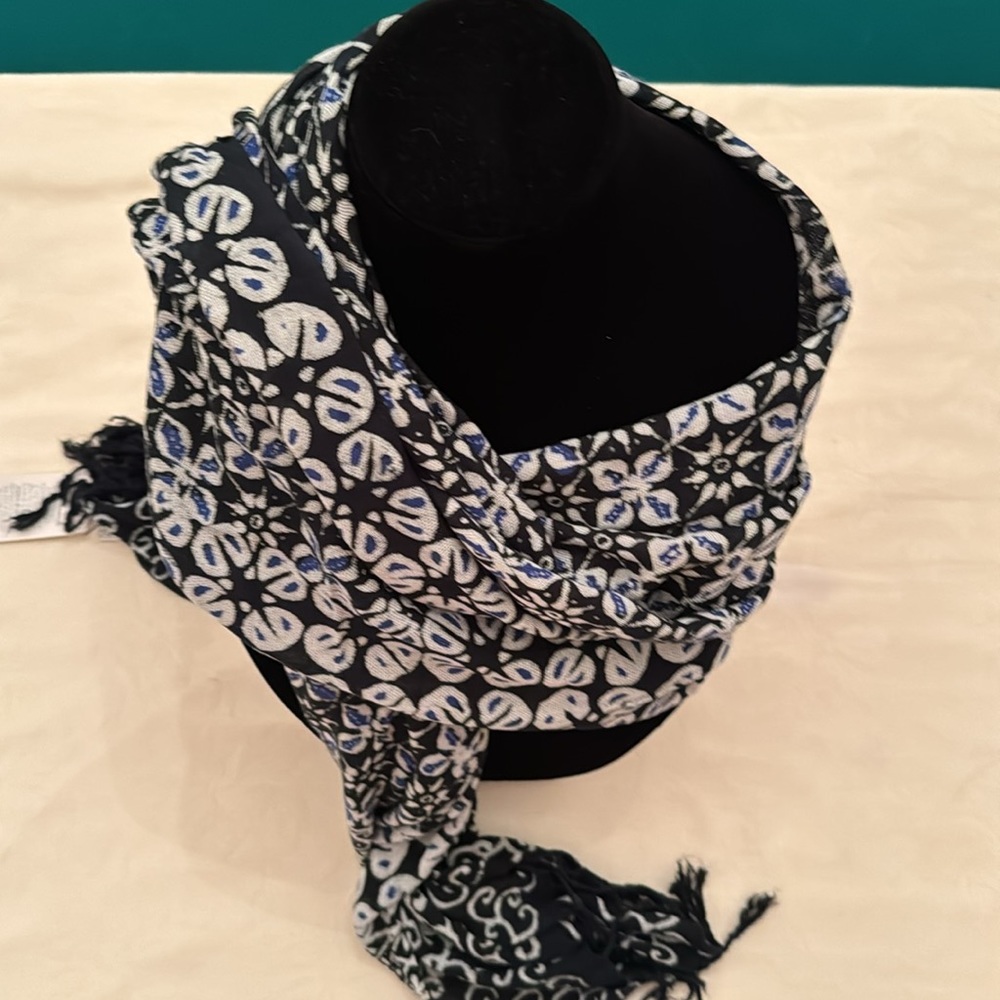 SERRV creations, Fair trade Handmade, 💯 % rayon scarf. Approx 6ft x 2ft. (OLCC)